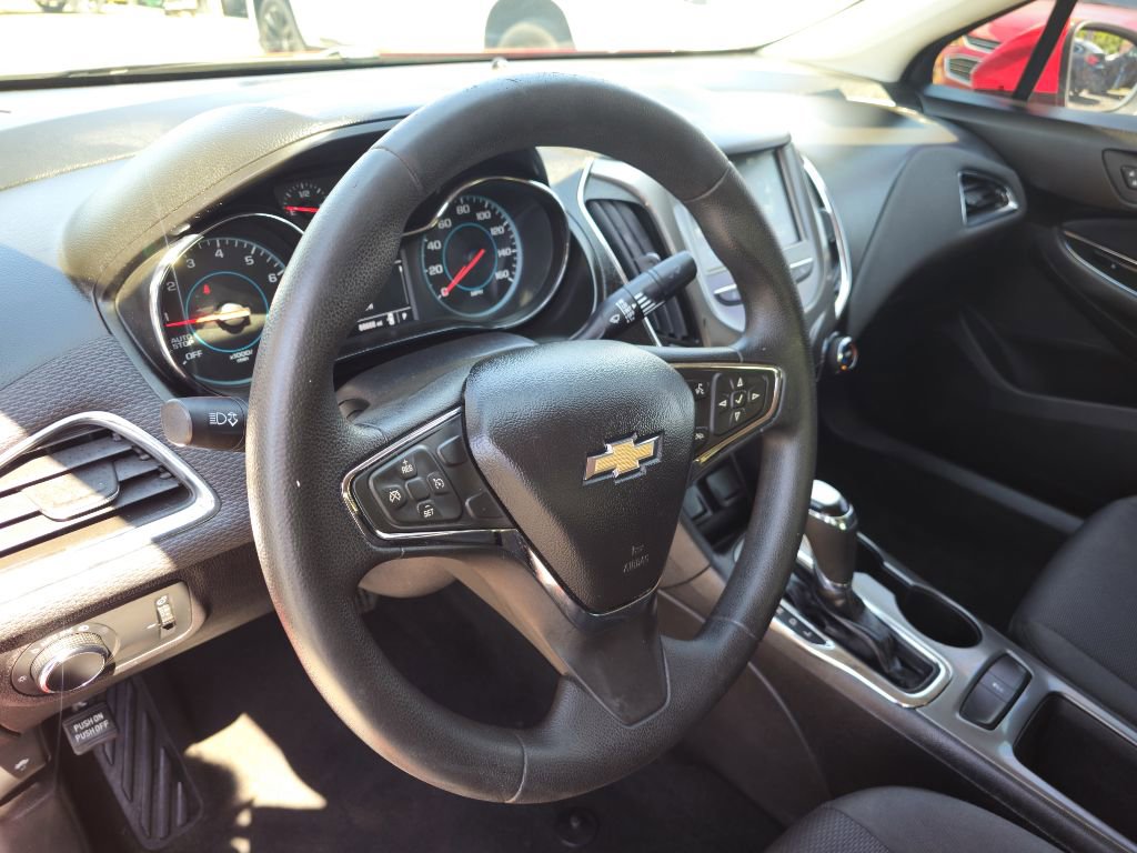Used 2017 Chevrolet Cruze LT image 23