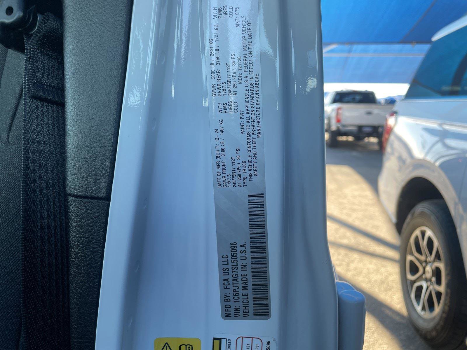 Used 2025 Jeep Gladiator Sport image 34