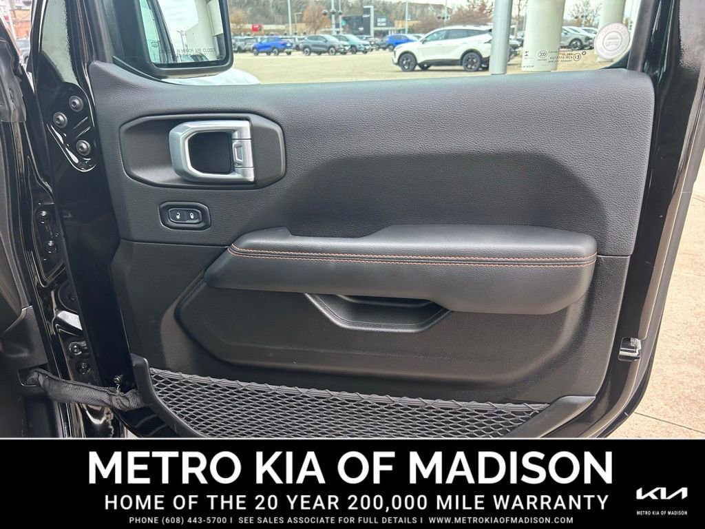 Used 2023 Jeep Gladiator Mojave w/ Cold Weather Group image 44