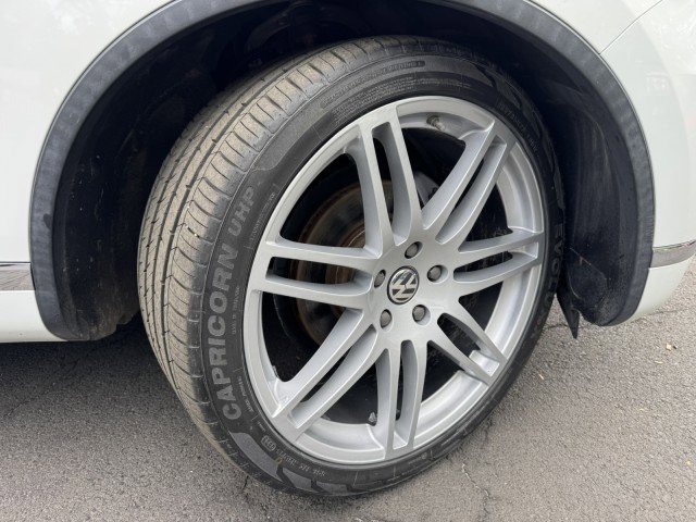 Used 2016 Volkswagen Touareg Sport AWD/4WD image 42