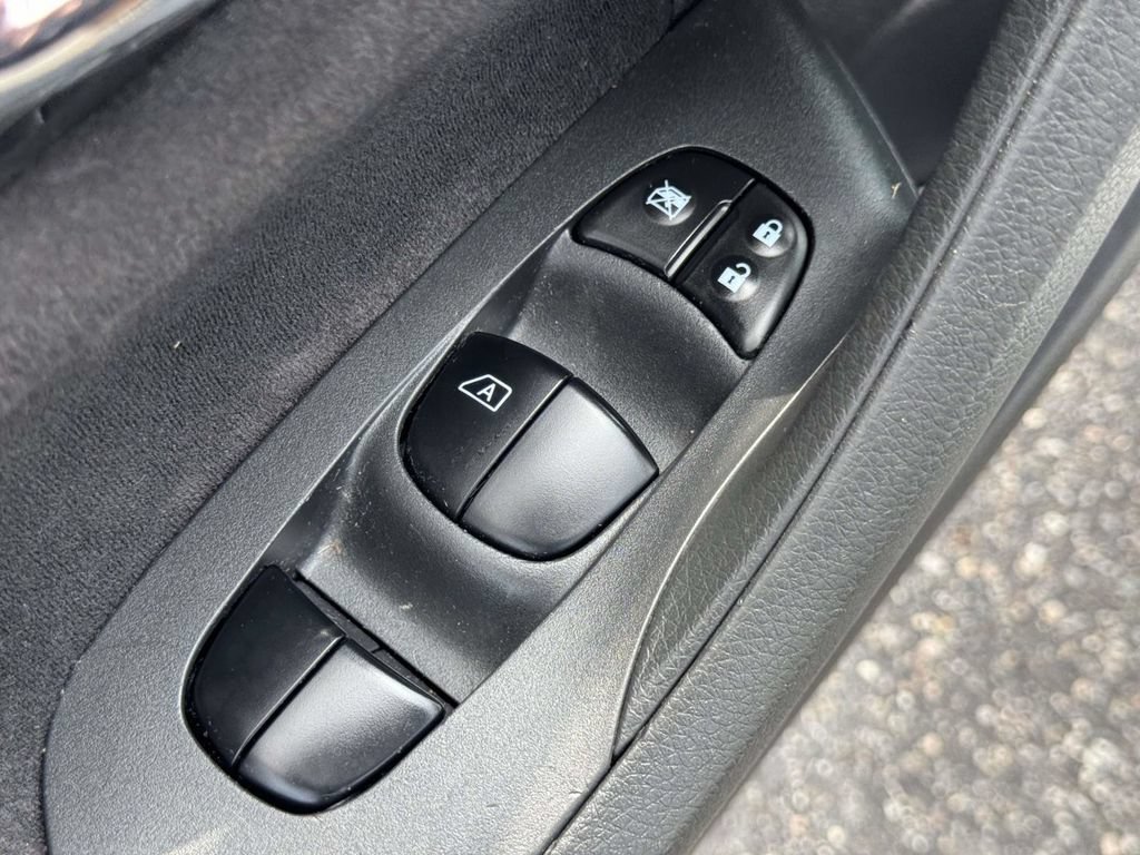 Used 2013 Nissan Altima 2.5 S FWD image 16