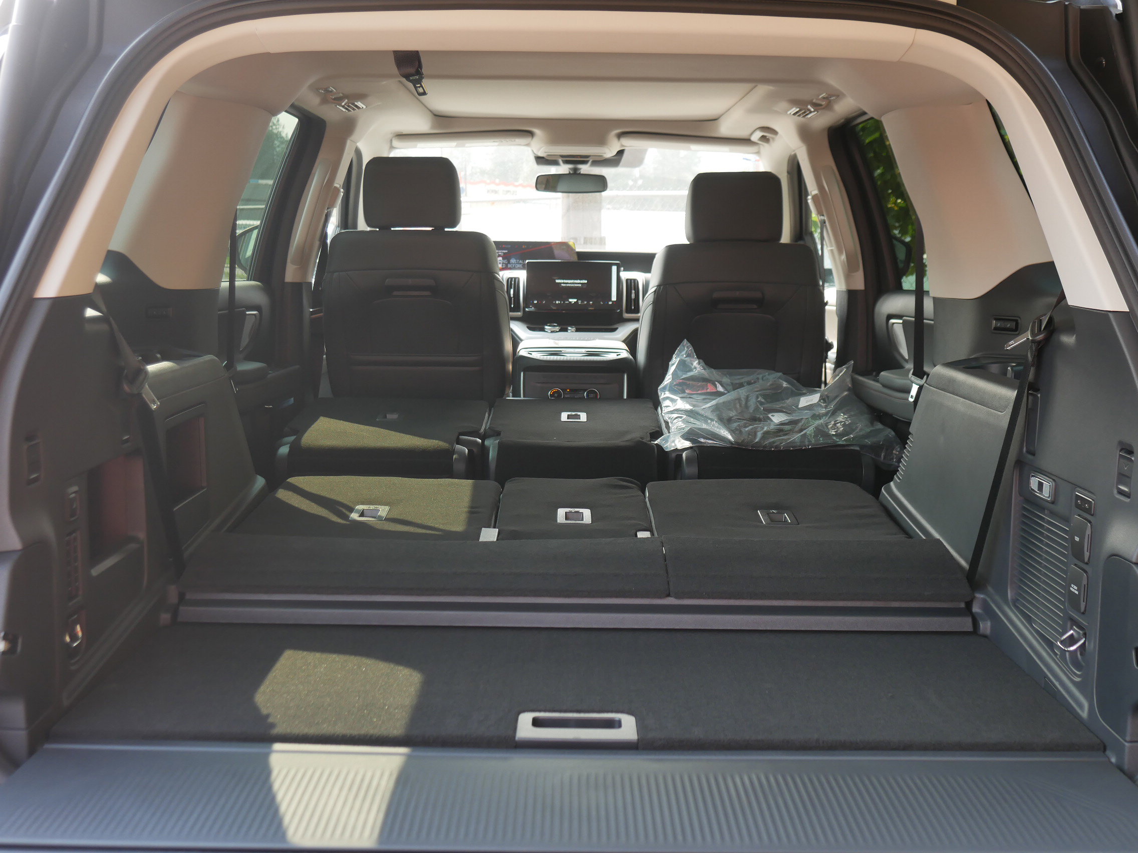 New 2025 Ford Expedition Active image 26