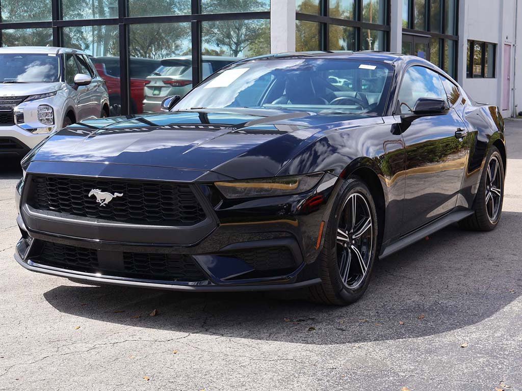 Used 2025 Ford Mustang Premium image 8