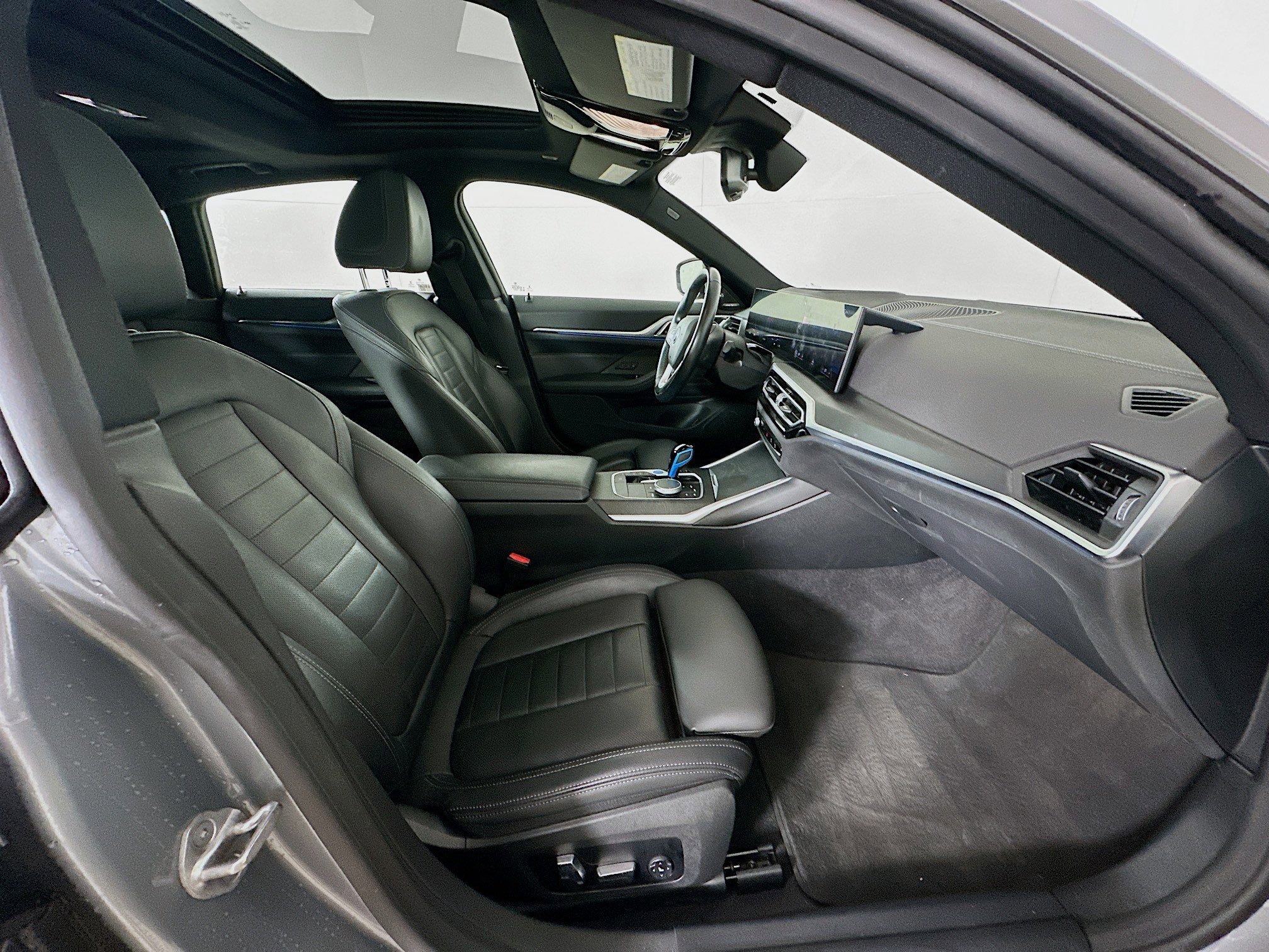 Used 2023 BMW i4 eDrive40 image 33