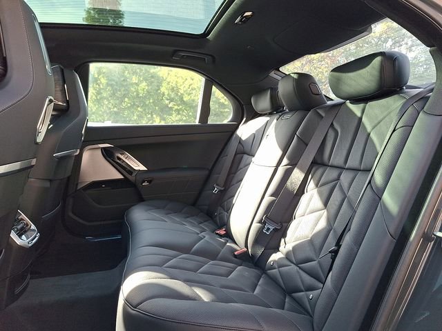 New 2026 BMW 750e xDrive AWD/4WD image 9