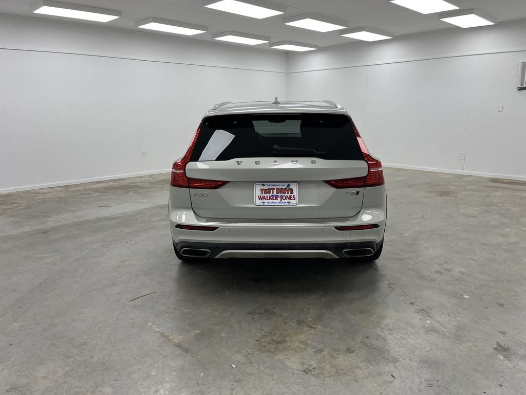 Used 2020 Volvo V60 T5 Cross Country AWD/4WD image 4