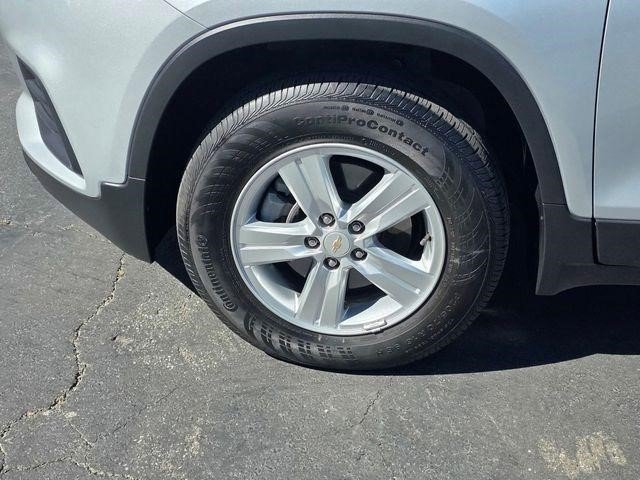 Certified 2022 Chevrolet Trax LS w/ Tint and Cruise Package image 5