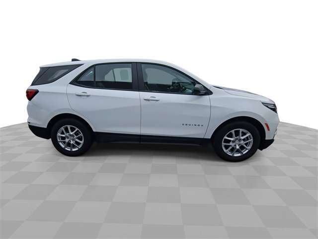 Certified 2024 Chevrolet Equinox LS w/ Driver Confidence II Package image 9