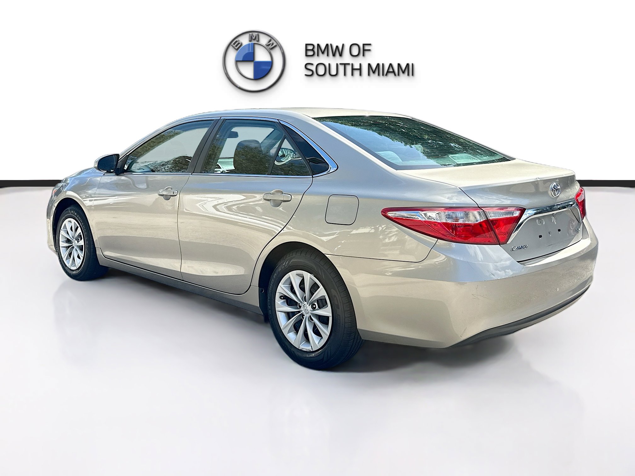 Used 2016 Toyota Camry LE image 5