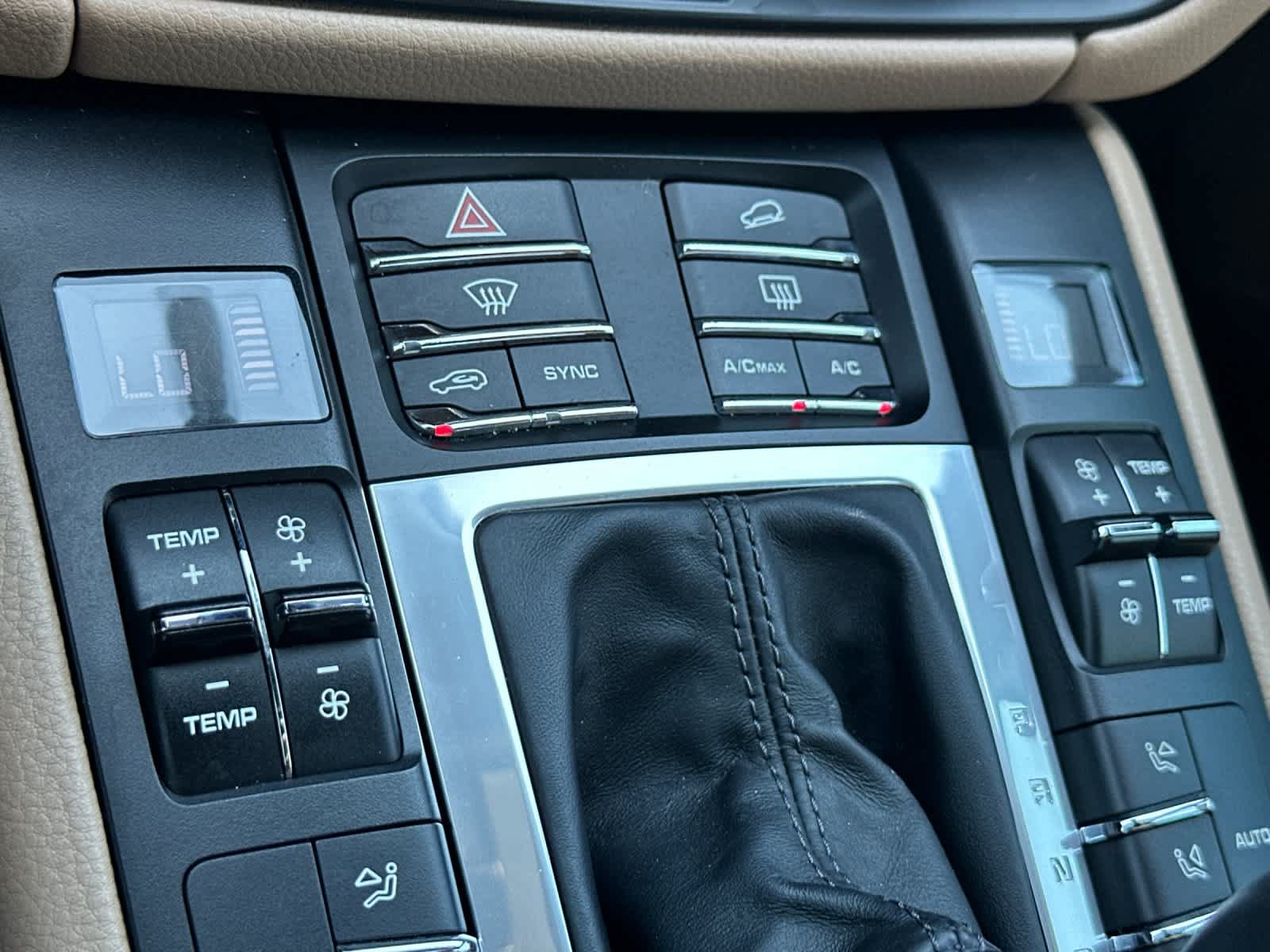 Certified 2019 Porsche Macan AWD/4WD image 23
