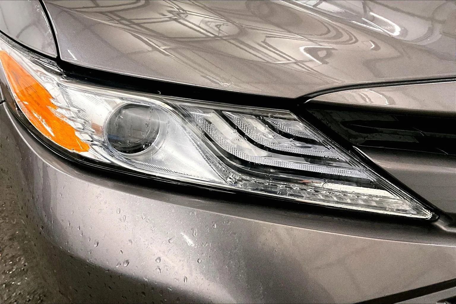 Used 2020 Toyota Camry XLE w/ Sunroof Package image 28