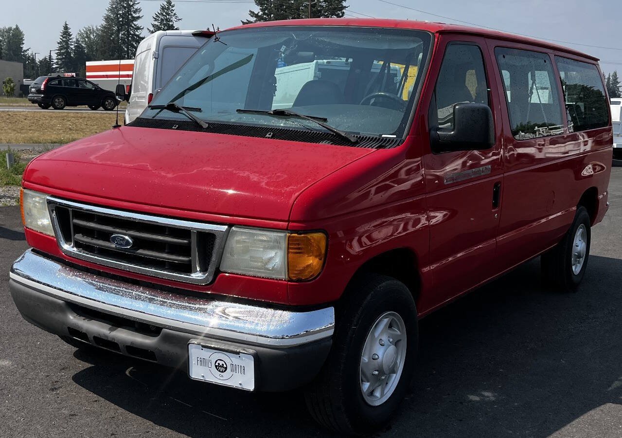 Used 2006 Ford E-350 and Econoline 350 Super Duty Wagon RWD image 1