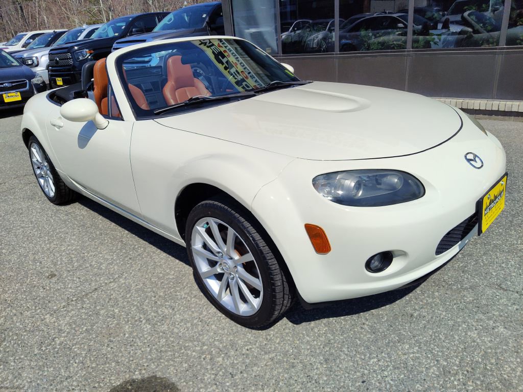 Used 2006 MAZDA MX-5 Miata Grand Touring w/ Premium Pkg RWD image 2