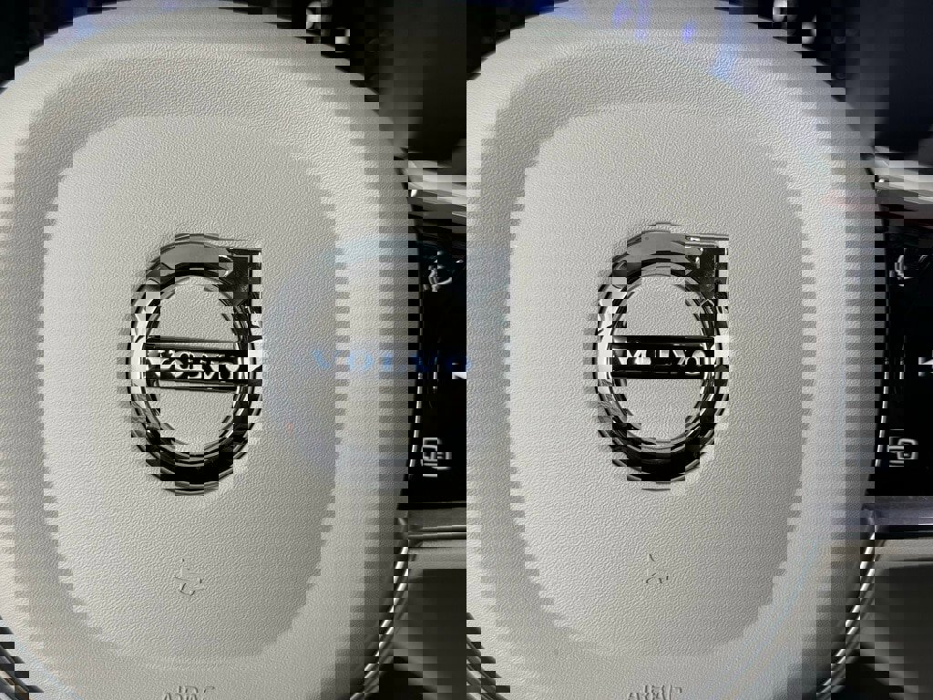 New 2024 Volvo S60 B5 Plus w/ Climate Package image 31