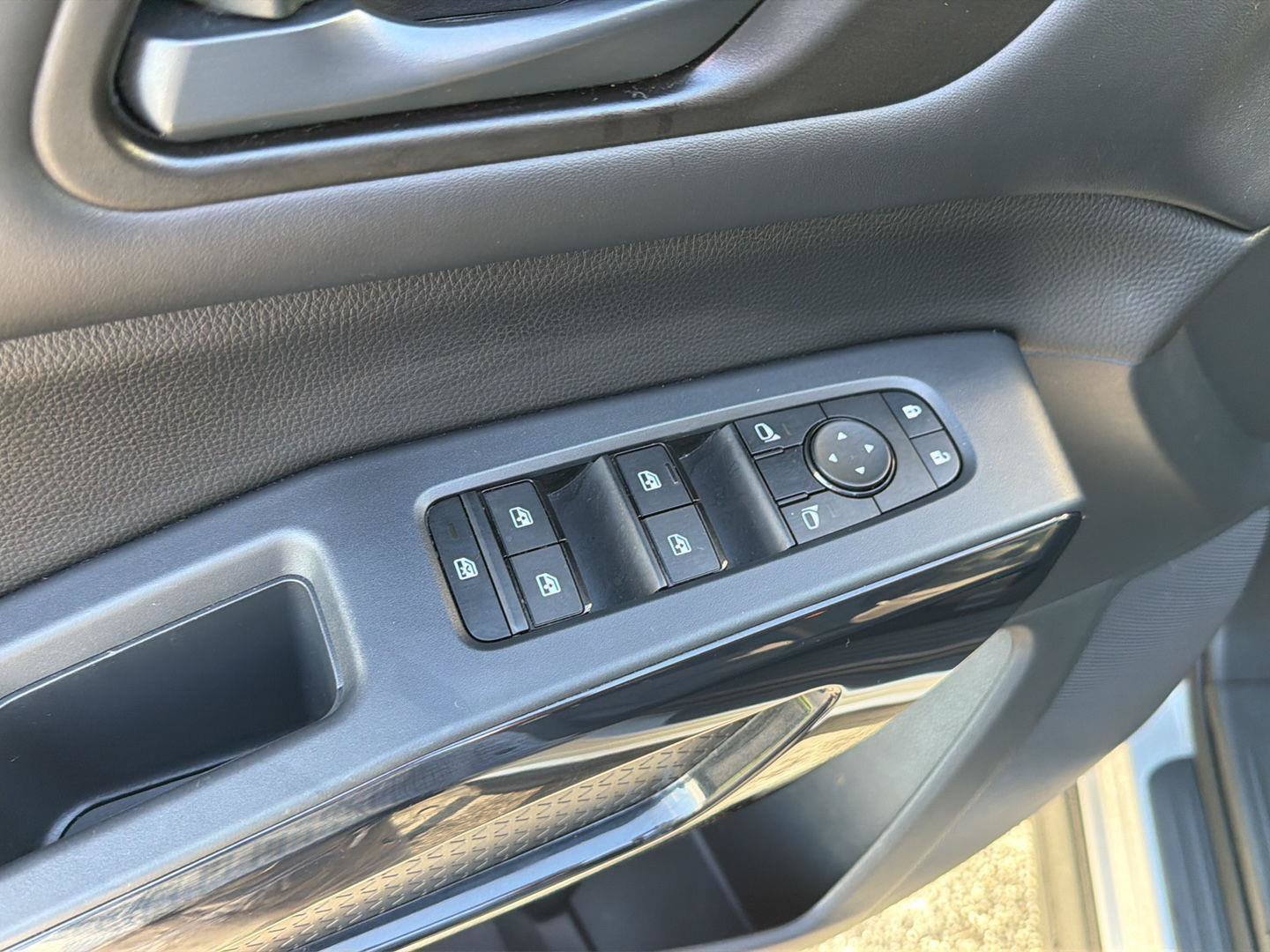 Used 2024 Nissan Pathfinder S AWD/4WD image 30