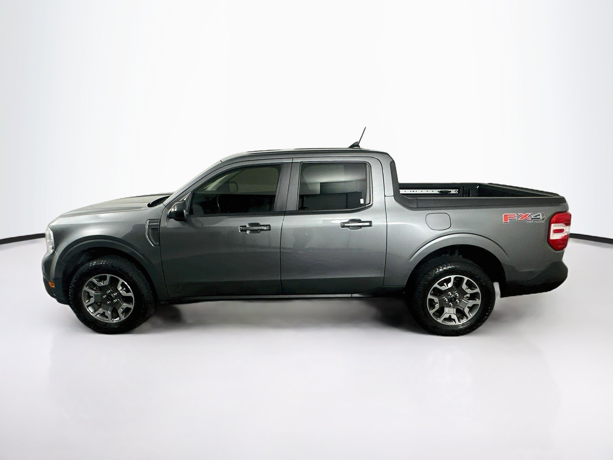 Used 2024 Ford Maverick Lariat w/ FX4 Off-Road Package AWD/4WD image 4