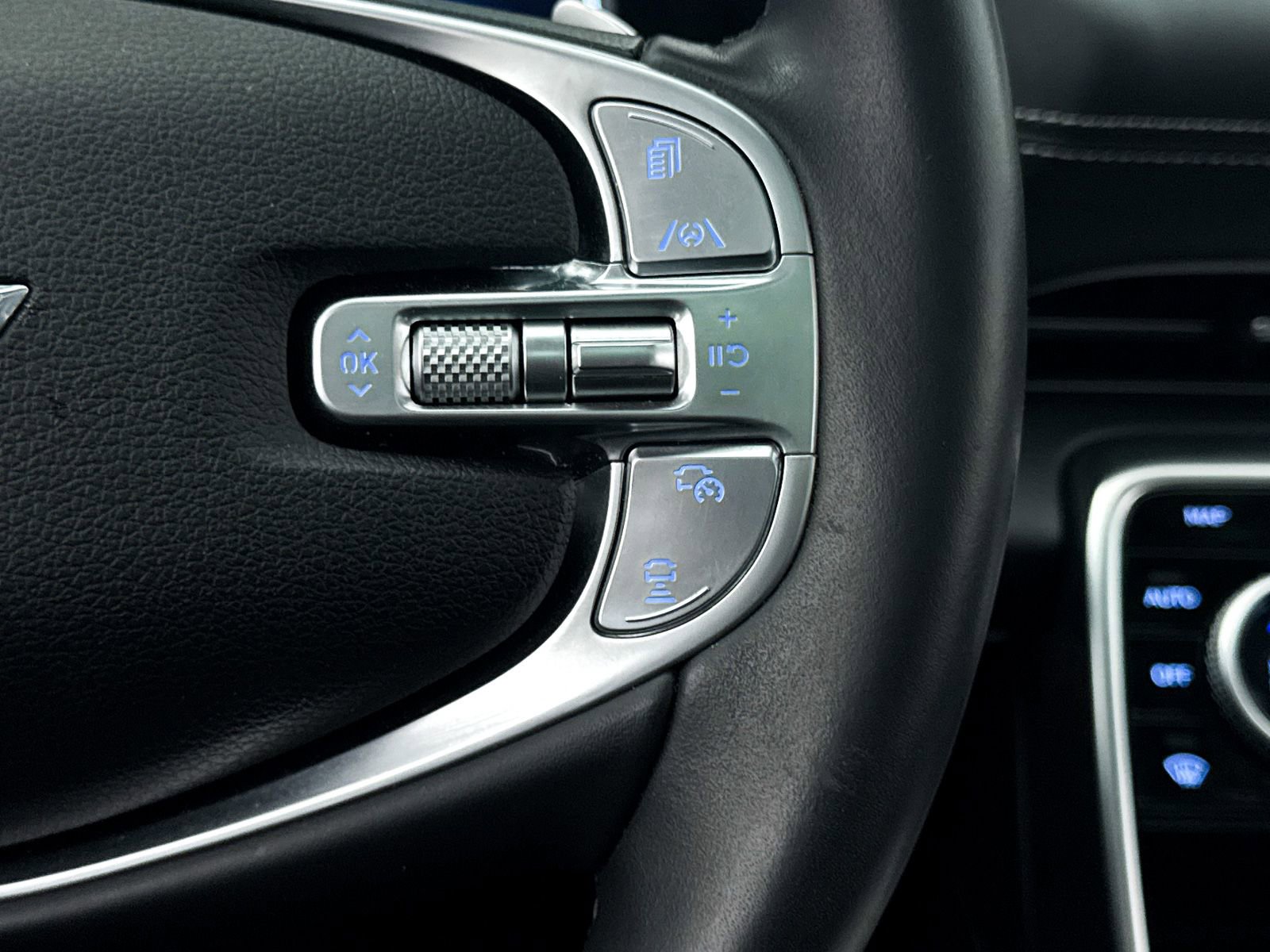 Used 2022 Genesis GV80 2.5T w/ Advanced Package 03 image 38