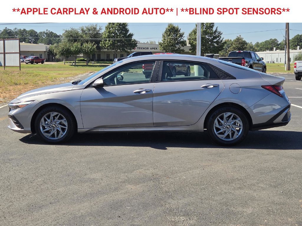 Used 2024 Hyundai Elantra SEL FWD image 5