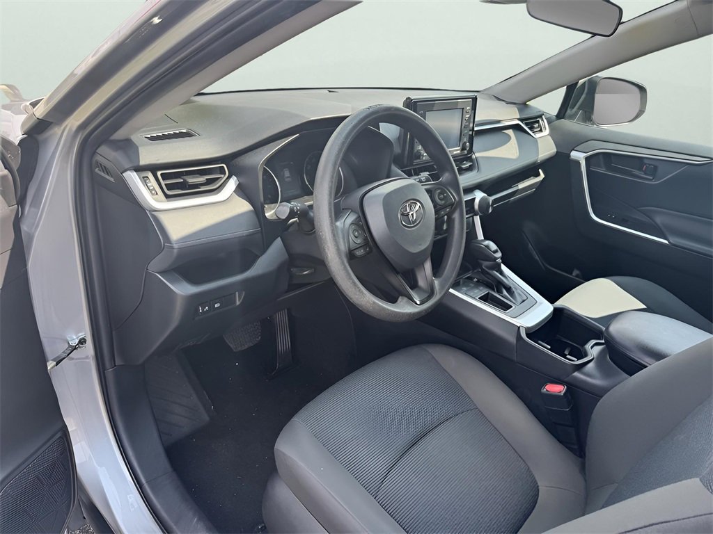 Used 2022 Toyota RAV4 LE image 31