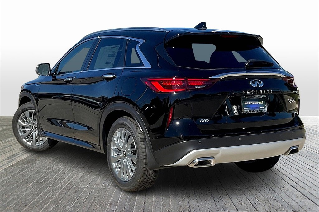 New 2025 INFINITI QX50 Luxe image 3