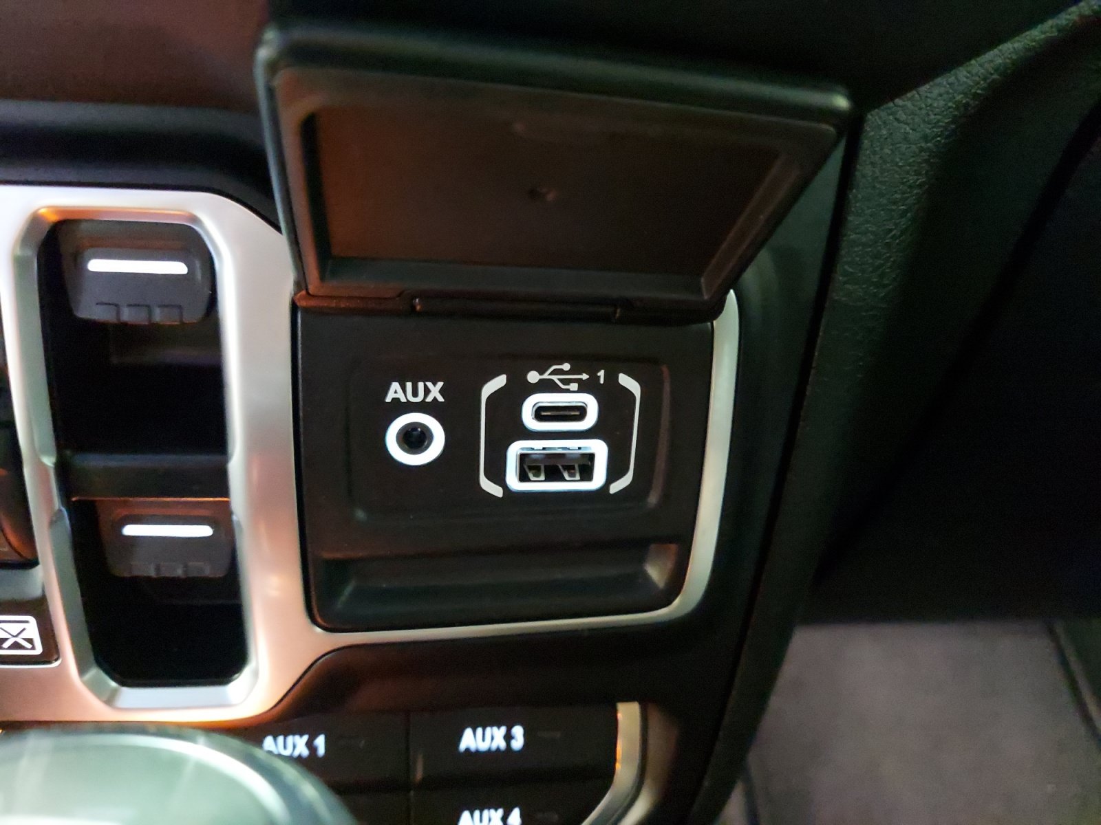 Used 2025 Jeep Gladiator Mojave w/ Steel Bumper Group AWD/4WD image 20