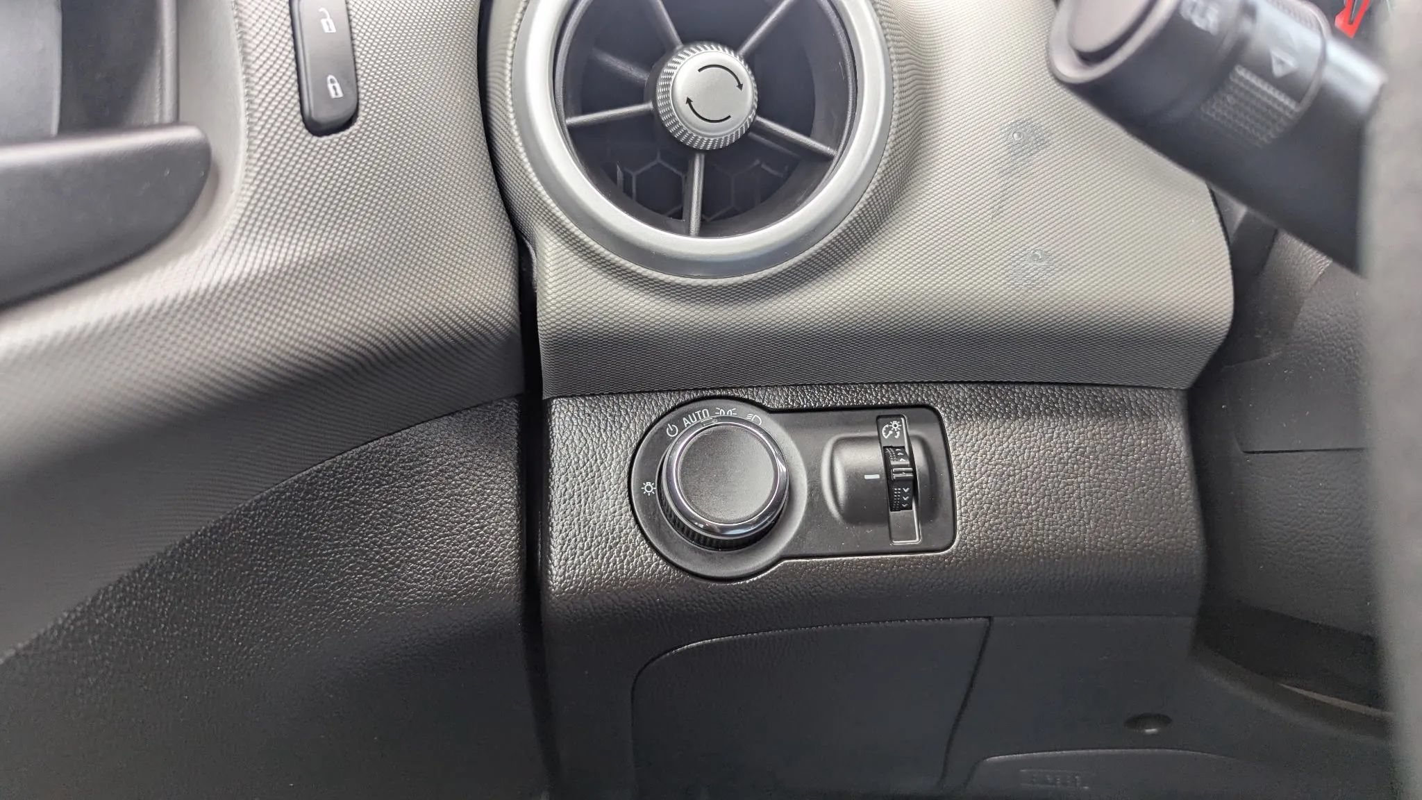 Used 2017 Chevrolet Sonic LT FWD image 19