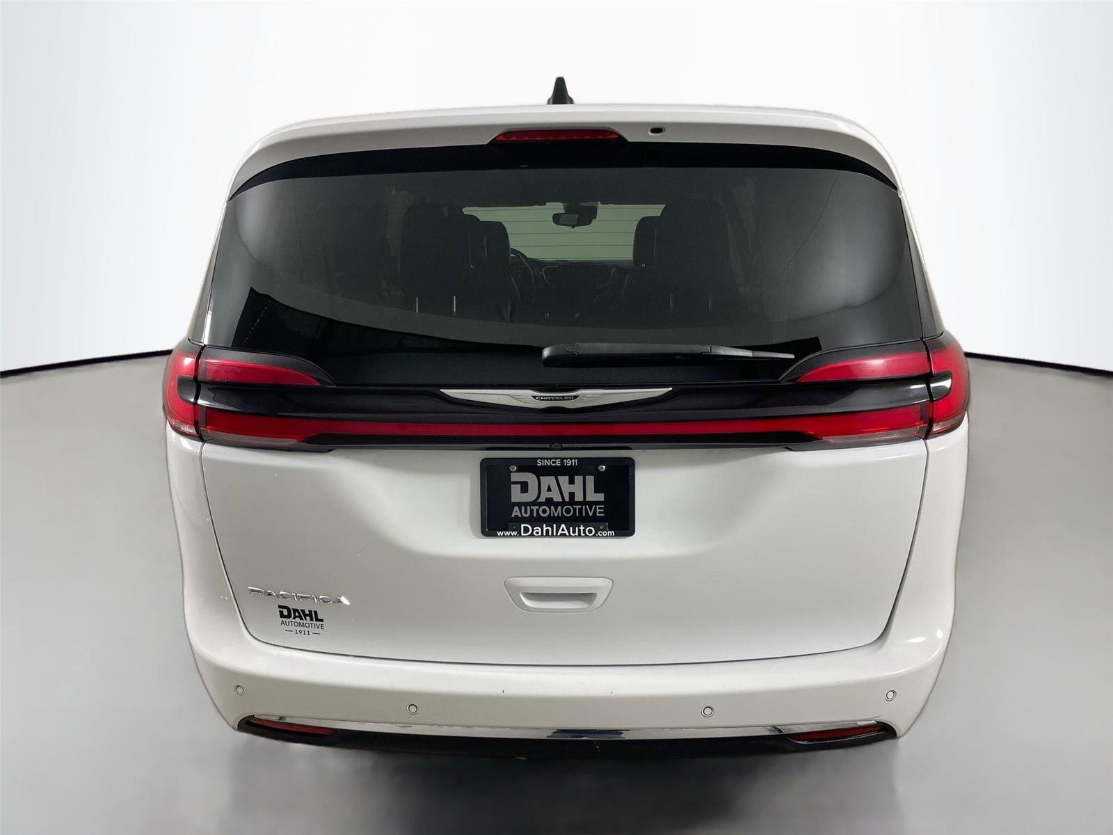 Used 2023 Chrysler Pacifica Touring-L image 12