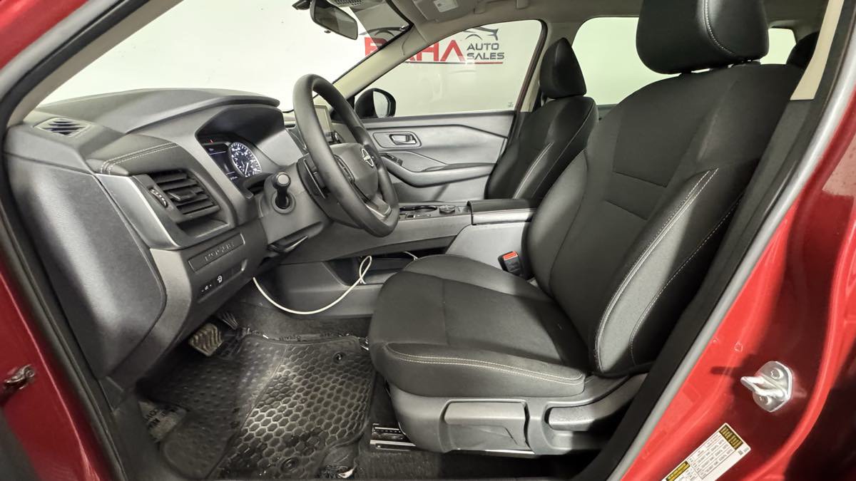 Used 2025 Nissan Rogue S AWD/4WD image 14