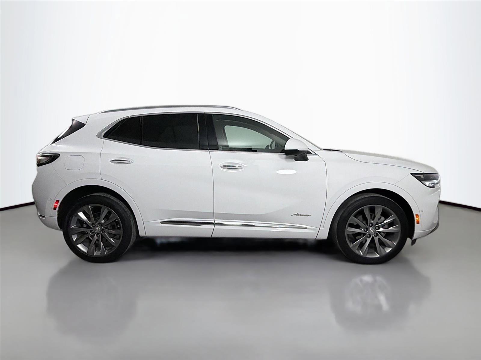 Used 2022 Buick Envision Avenir w/ Technology Package II FWD image 4