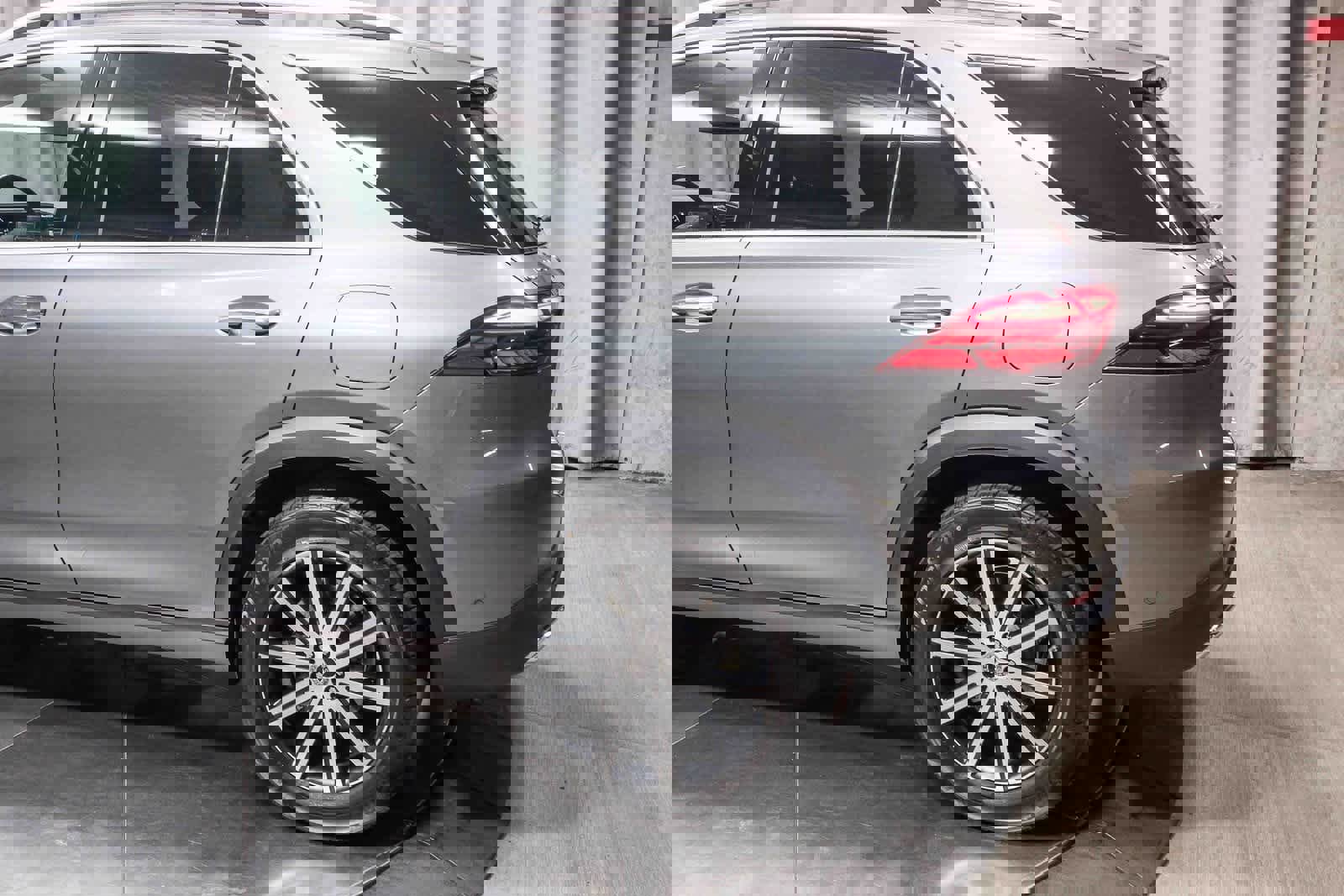 Used 2025 Mercedes-Benz GLE 450e 4MATIC image 8