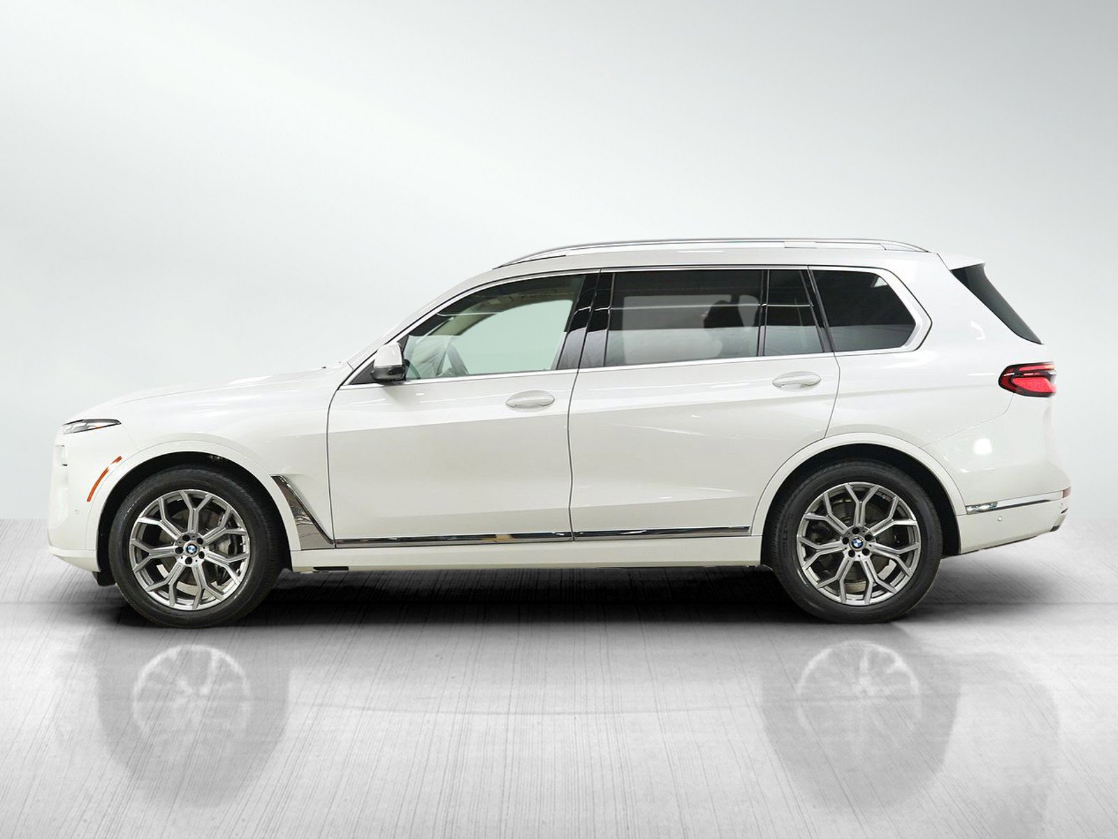 Used 2023 BMW X7 xDrive40i w/ Executive Package AWD/4WD image 2