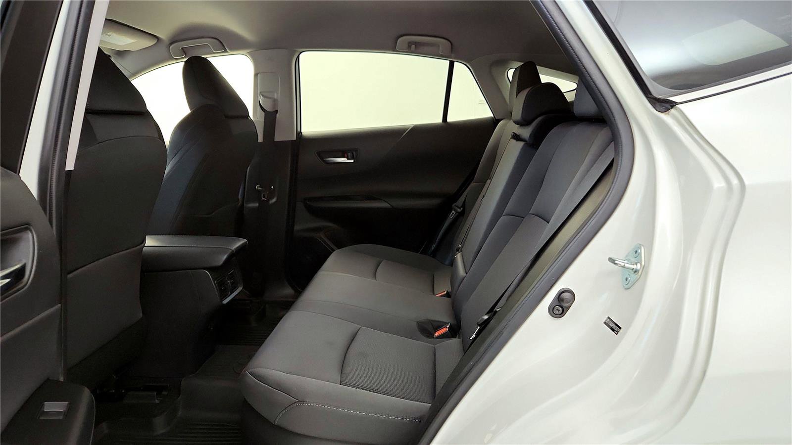 Used 2021 Toyota Venza LE w/ Carpet Mat Package (TMS) image 21