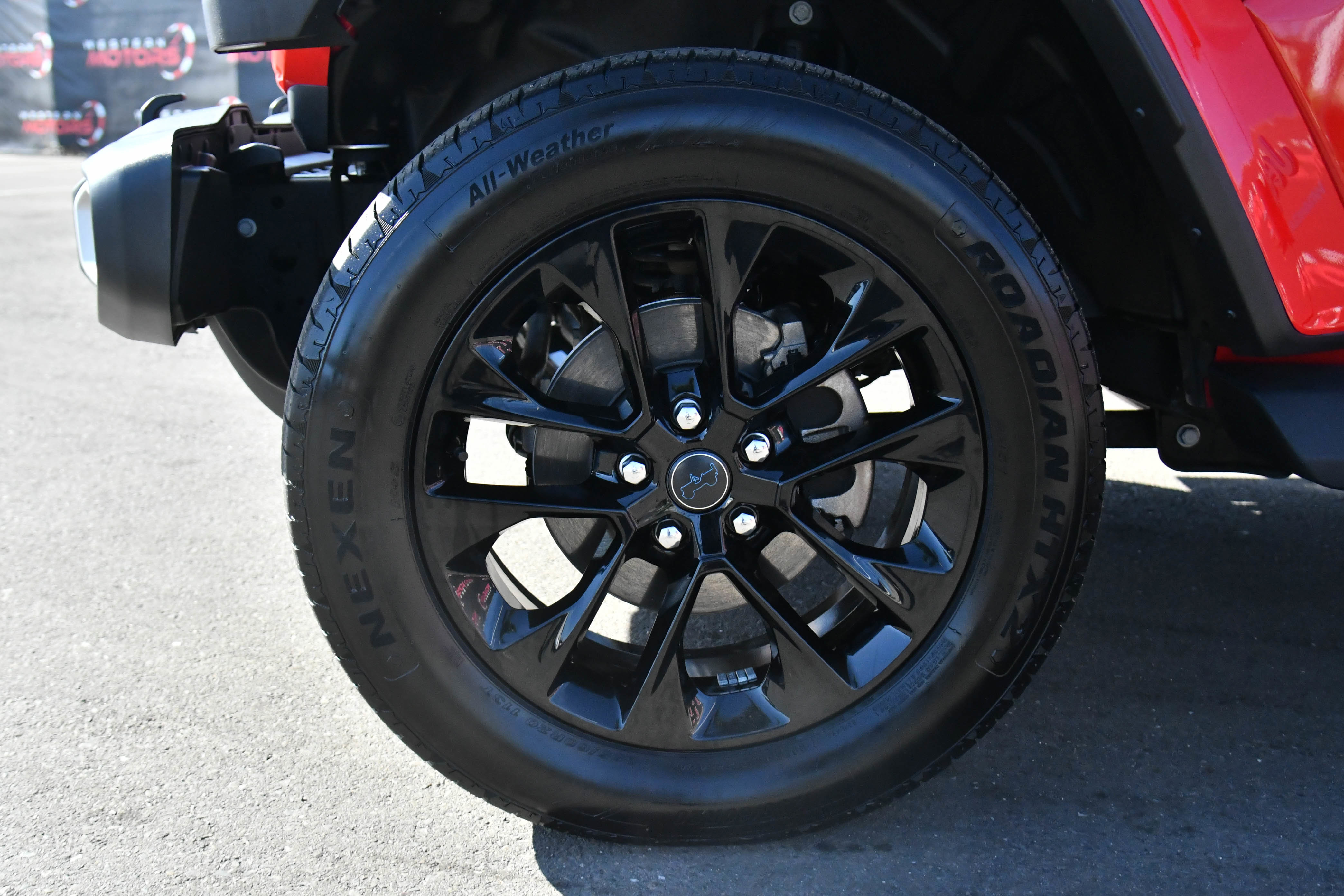 Used 2025 Jeep Wrangler Sahara image 12