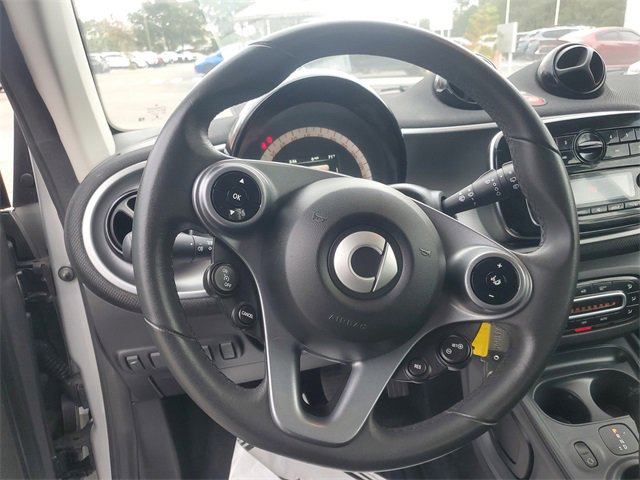 Used 2017 smart fortwo passion image 10