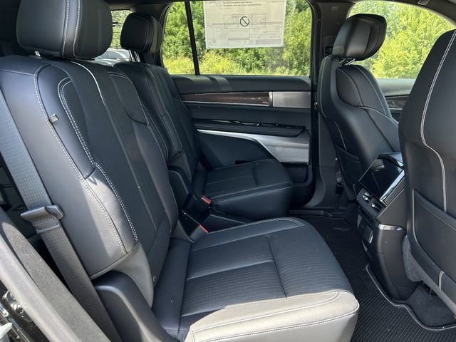 New 2026 Cadillac Vistiq Premium Luxury AWD/4WD image 28