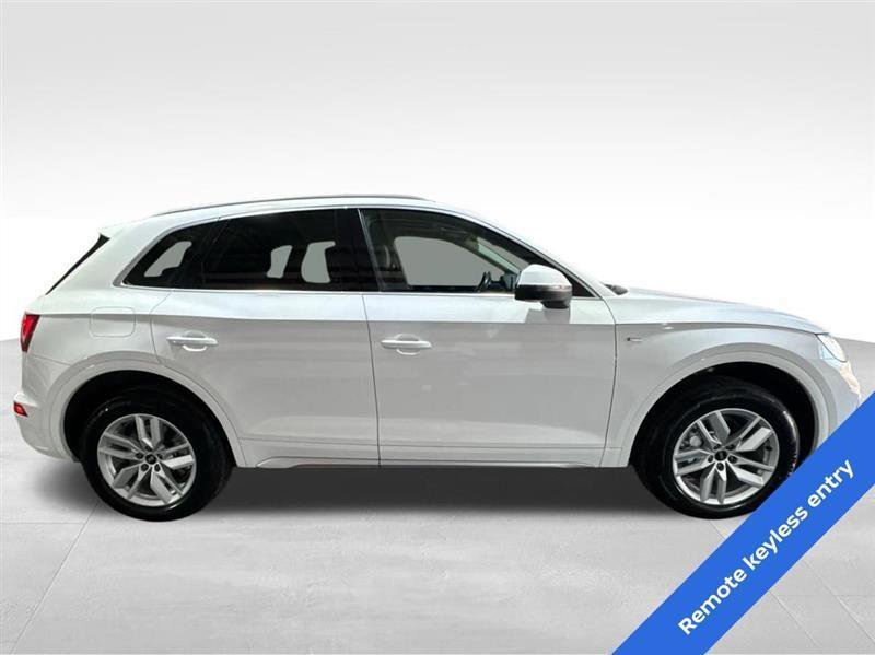 Used 2022 Audi Q5 2.0T Premium w/ Convenience Package image 4