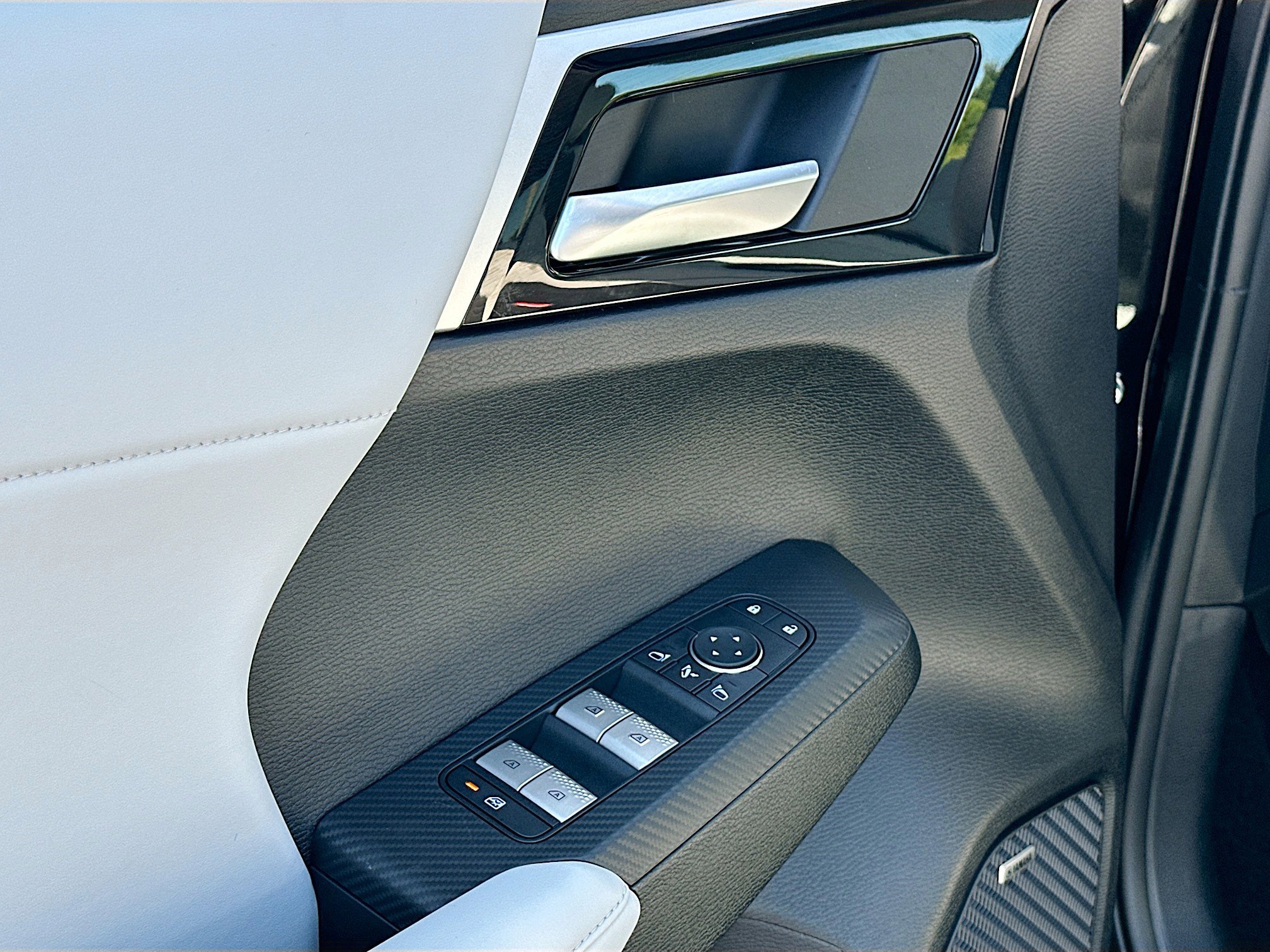 New 2025 Mitsubishi Outlander SE image 13