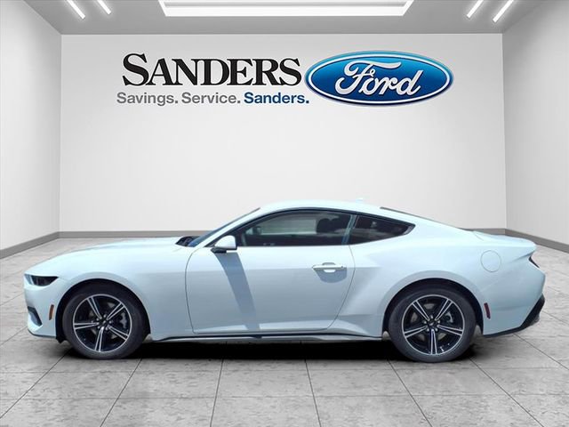 Used 2025 Ford Mustang Coupe image 3