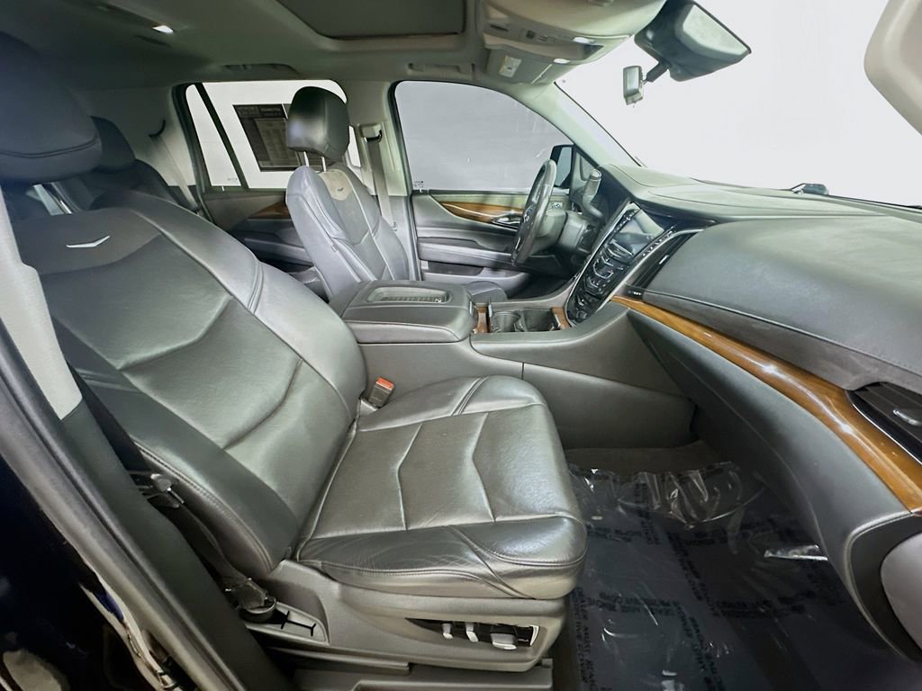Used 2020 Cadillac Escalade Luxury w/ Escalade Sport Edition image 12