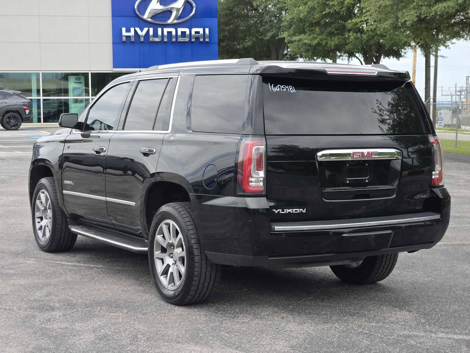 Used 2018 GMC Yukon Denali AWD/4WD image 5