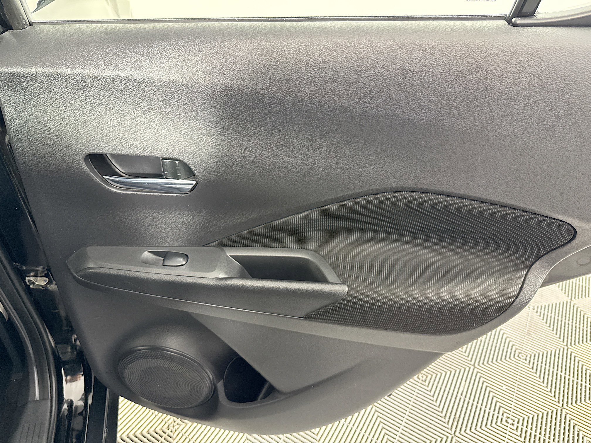 Used 2021 Nissan Kicks SV image 27