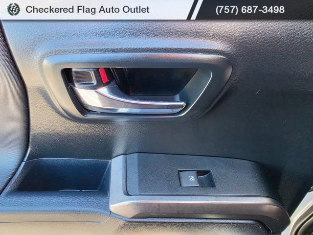 Used 2018 Toyota Tacoma TRD Sport image 38