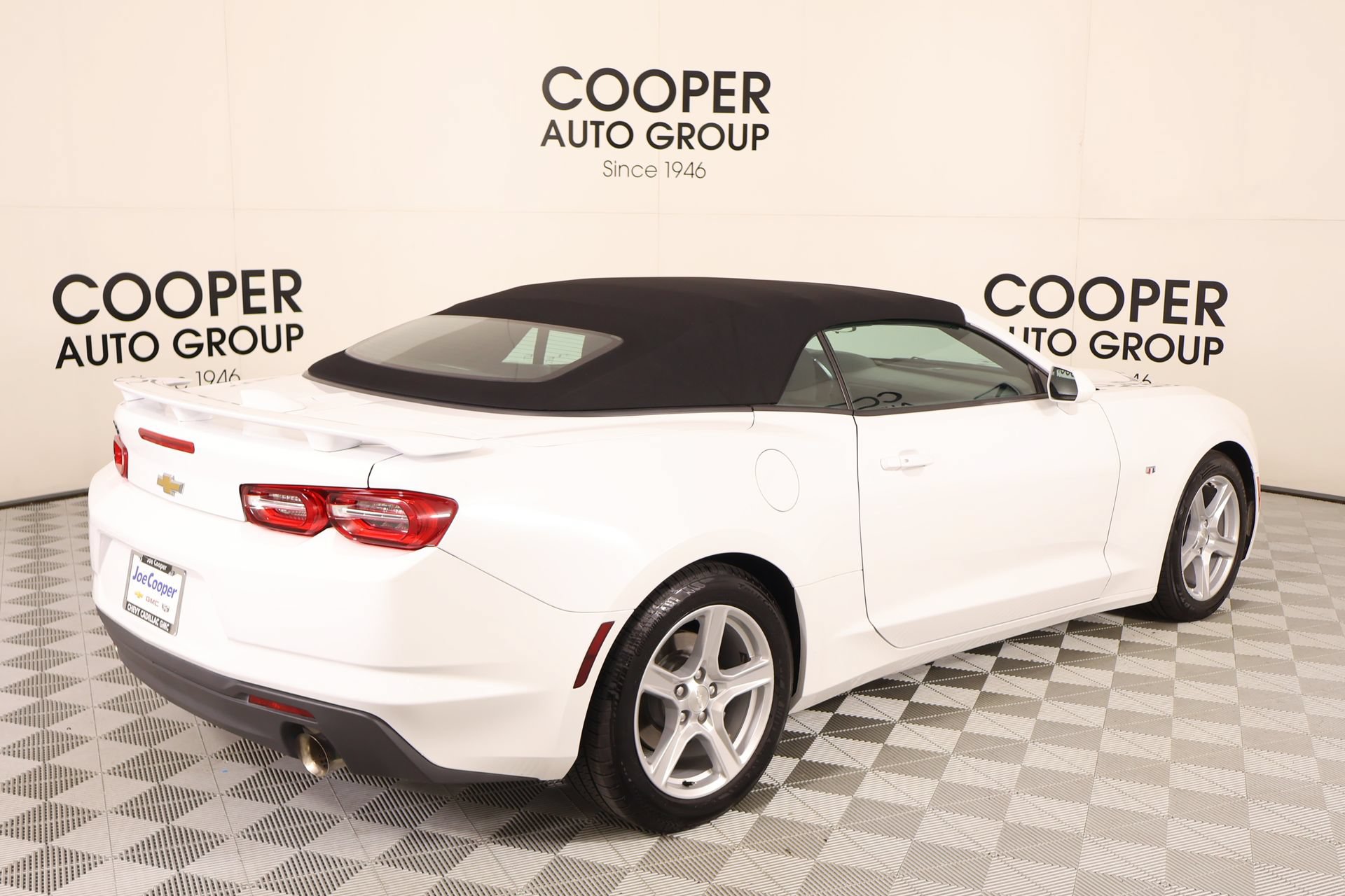 Used 2023 Chevrolet Camaro LT RWD image 17