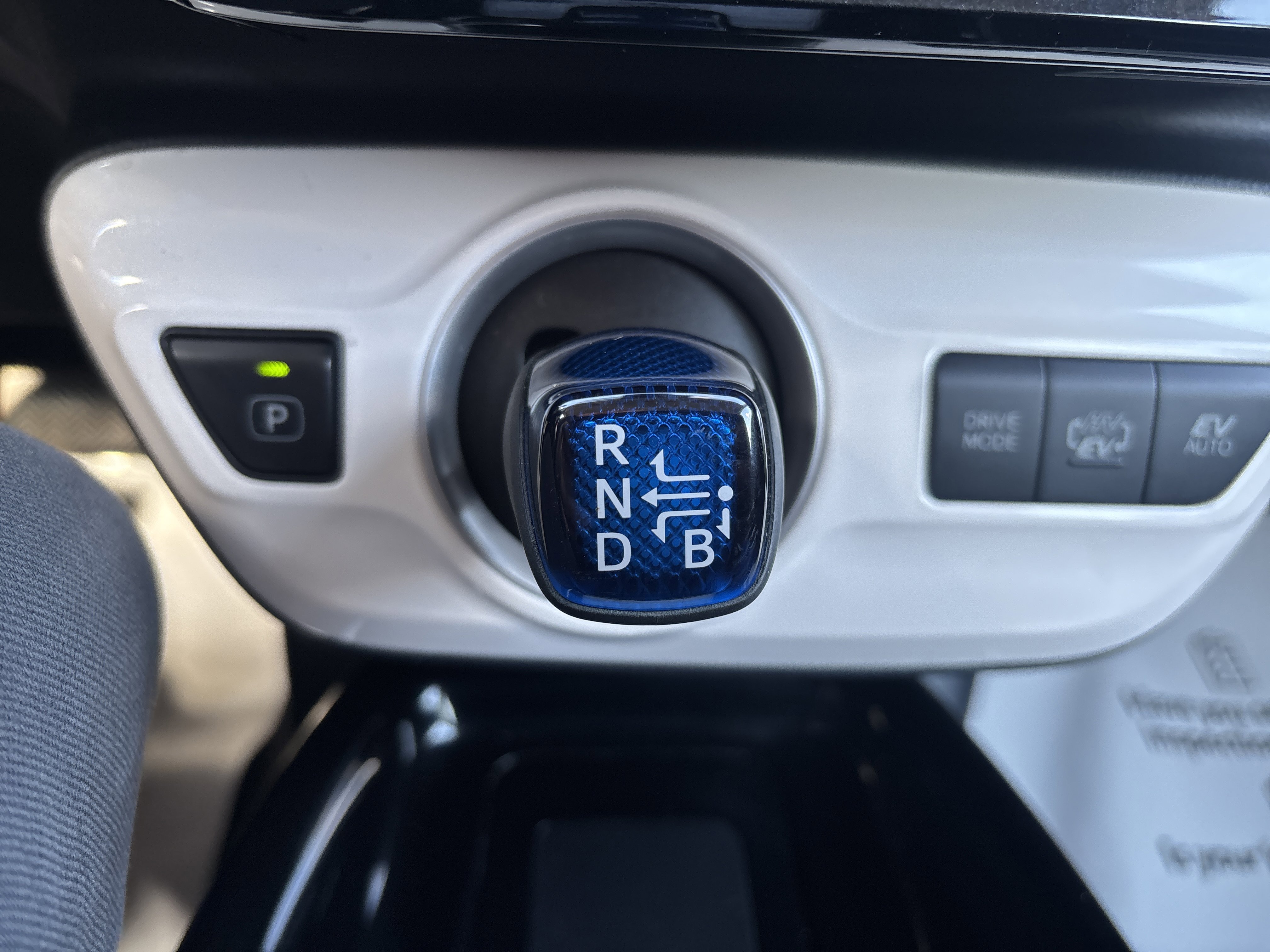 Used 2018 Toyota Prius Prime Premium image 24