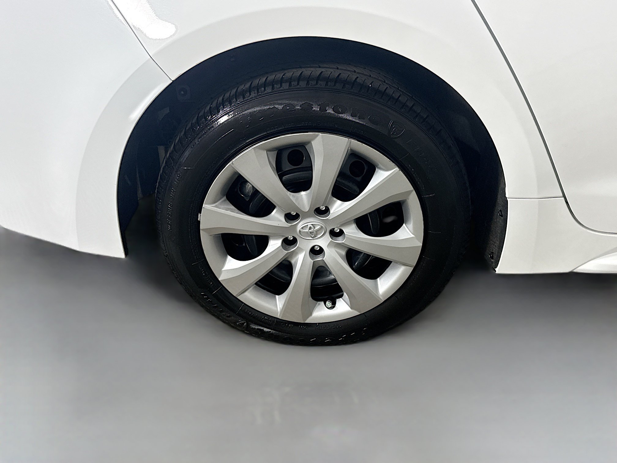 Used 2024 Toyota Corolla LE FWD image 32