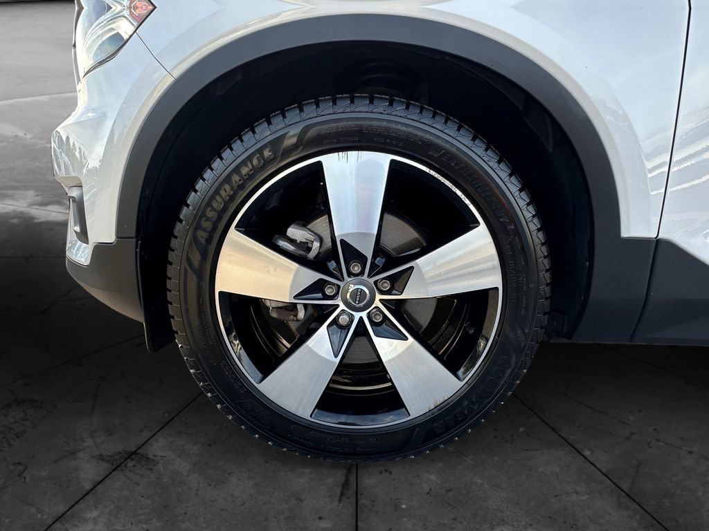 Used 2021 Volvo XC40 T5 Momentum w/ Premium Package AWD/4WD image 14