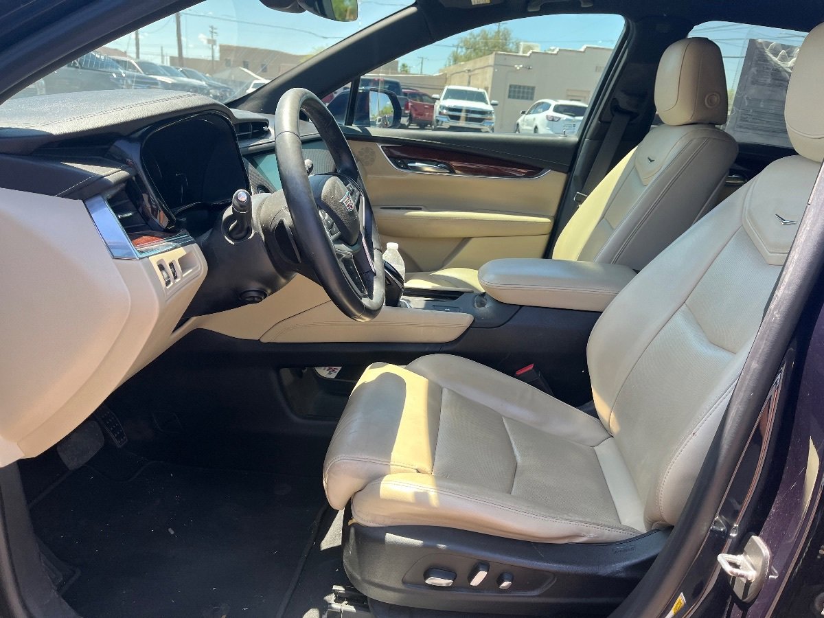 Used 2017 Cadillac XT5 Luxury w/ Driver Awareness Package FWD image 11