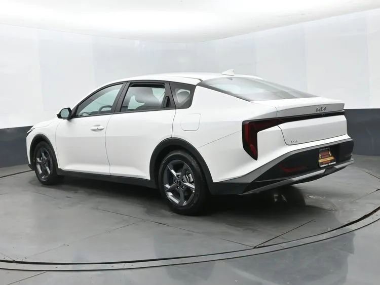 Used 2025 Kia K4 image 9