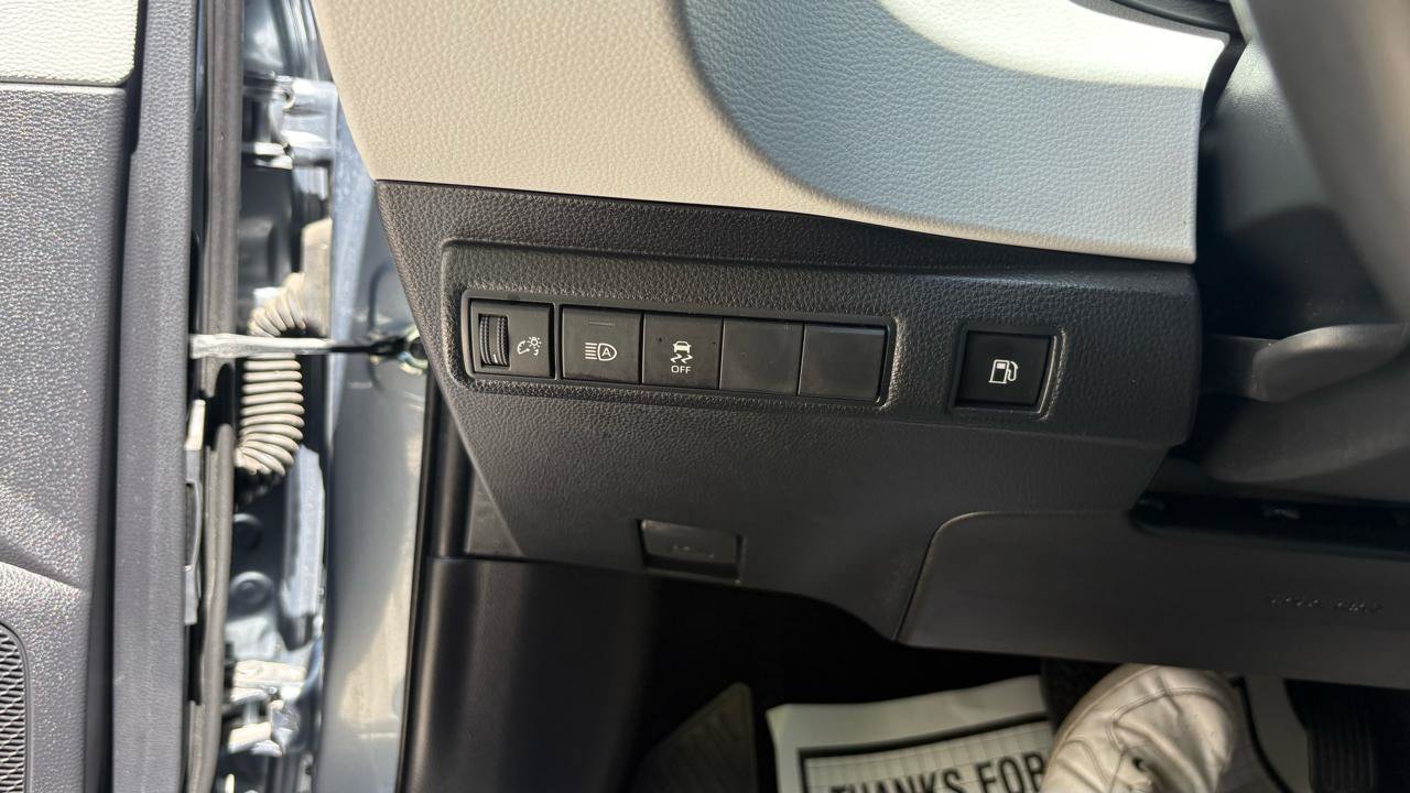 Used 2024 Toyota Corolla SE w/ SE Package FWD image 16