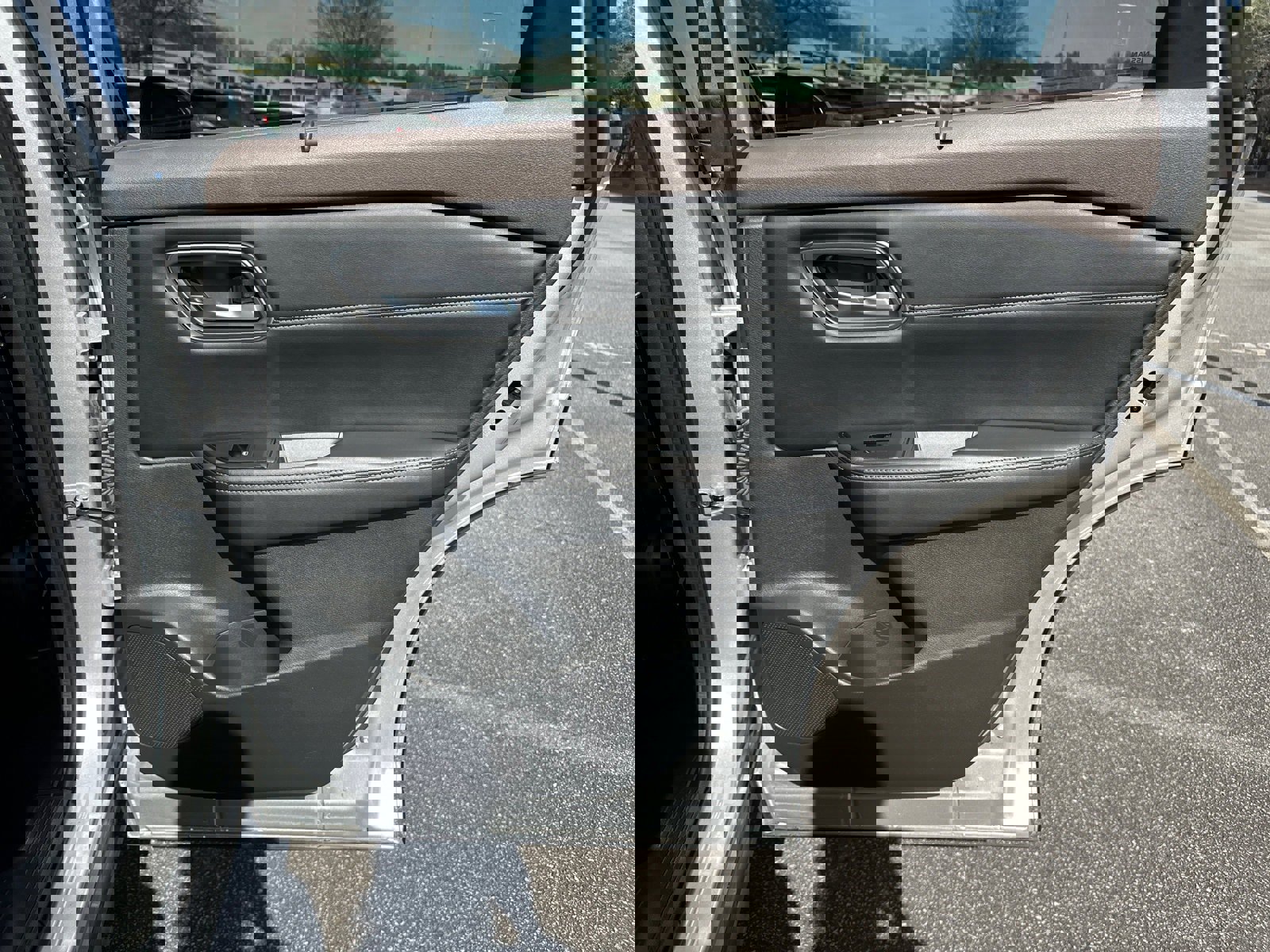 Used 2021 Nissan Rogue SV w/ Premium Package image 16